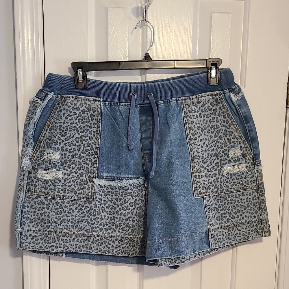 New. White Birch Boutique Brand Never worn. Leopard Print Denim Women's Sphorts